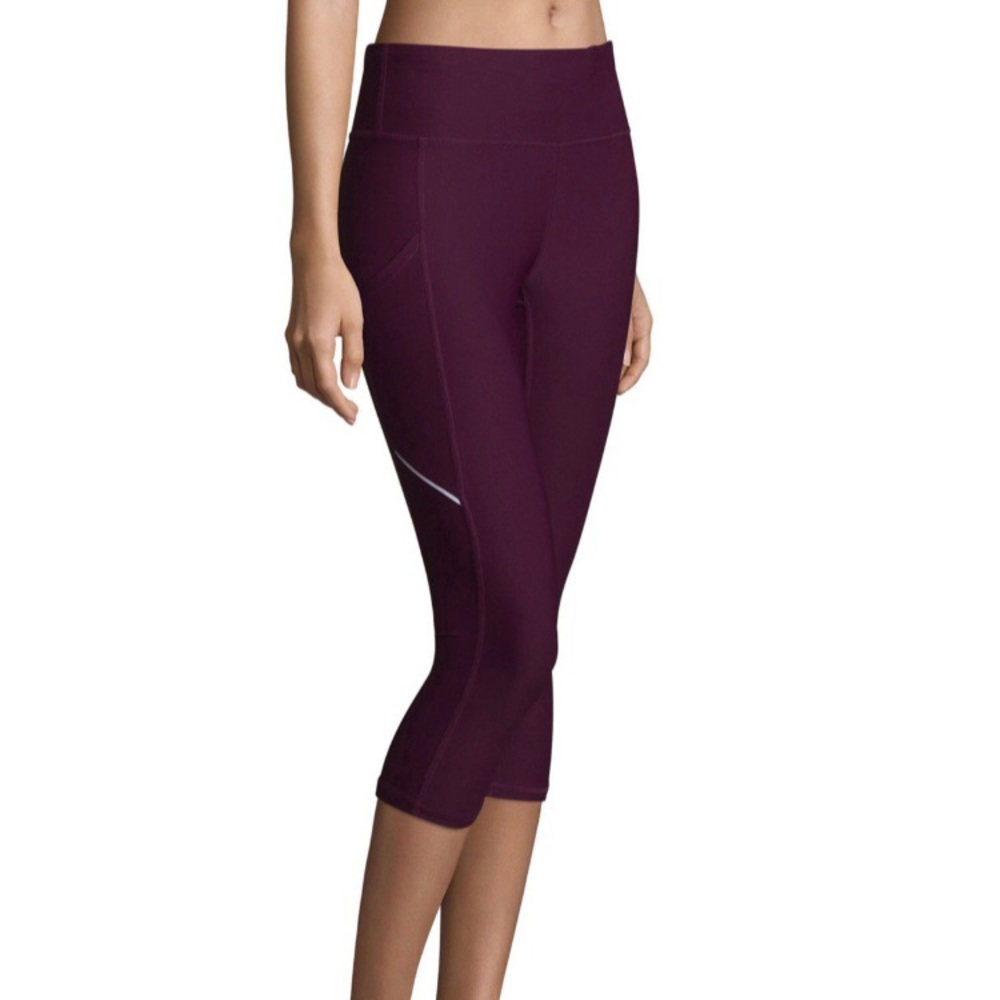 Xersion Essential Side Pocket Performance Capris.
